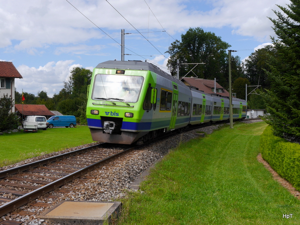 BLS - Triebzug RABe 525 022 unterwegs bei Ramsei am 24.08.2014
