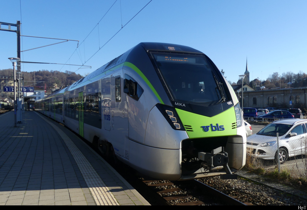 BLS - Triebzug  RABe 528 105 in Bahnhof Burgdorf am 31.12.2021