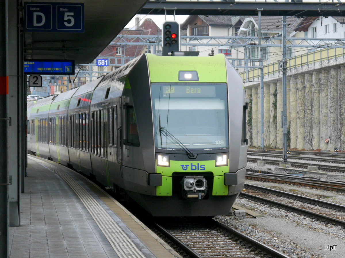 BLS - Triebzug RABe 535 109-3 bei der einfahrt im Bahnhof Spiez am 25.02.2018
