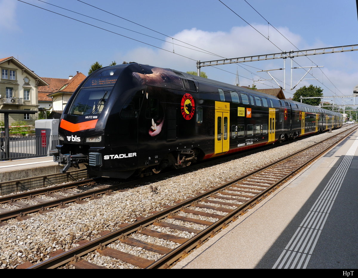 BLS - Werbetriebzug  RABe 515 008 ( SCB Hockey Schweizer Meister 2018 ) im Münchenbuchsee am 07.07.2018