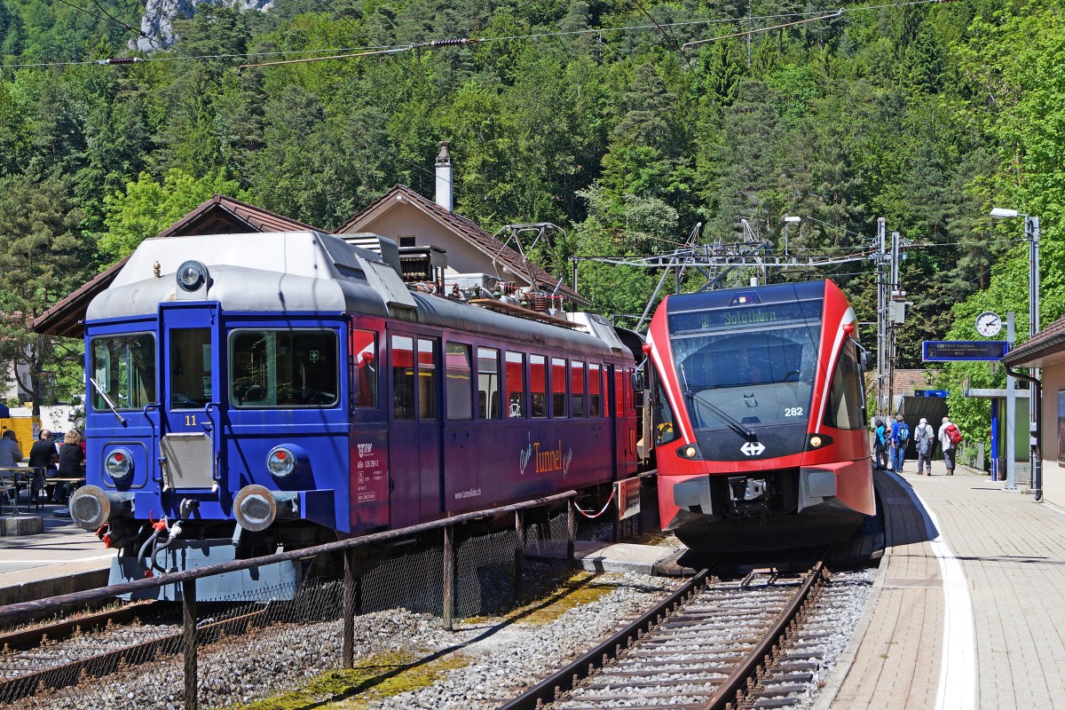 BLS/Ciné Tunnel Kino: BLS ABe 526 290.2 Nr 11 ex SOB neben Regionalzug nach Solothurn mit BLS RABe 526 282 in Oberdorf am 24. Mai 2014.
Foto: Walter Ruetsch 