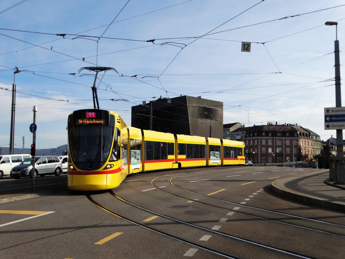 BLT Basel Stadler Be 6/10 Tango am 23.03.17 in der nähe des Bahnhofs Basel SBB
