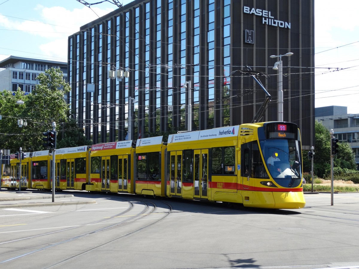 BLT Basel Stadler Be 6/10 Tango am 25.07.15 in Basel SBB Bhf auf der Linie 11
