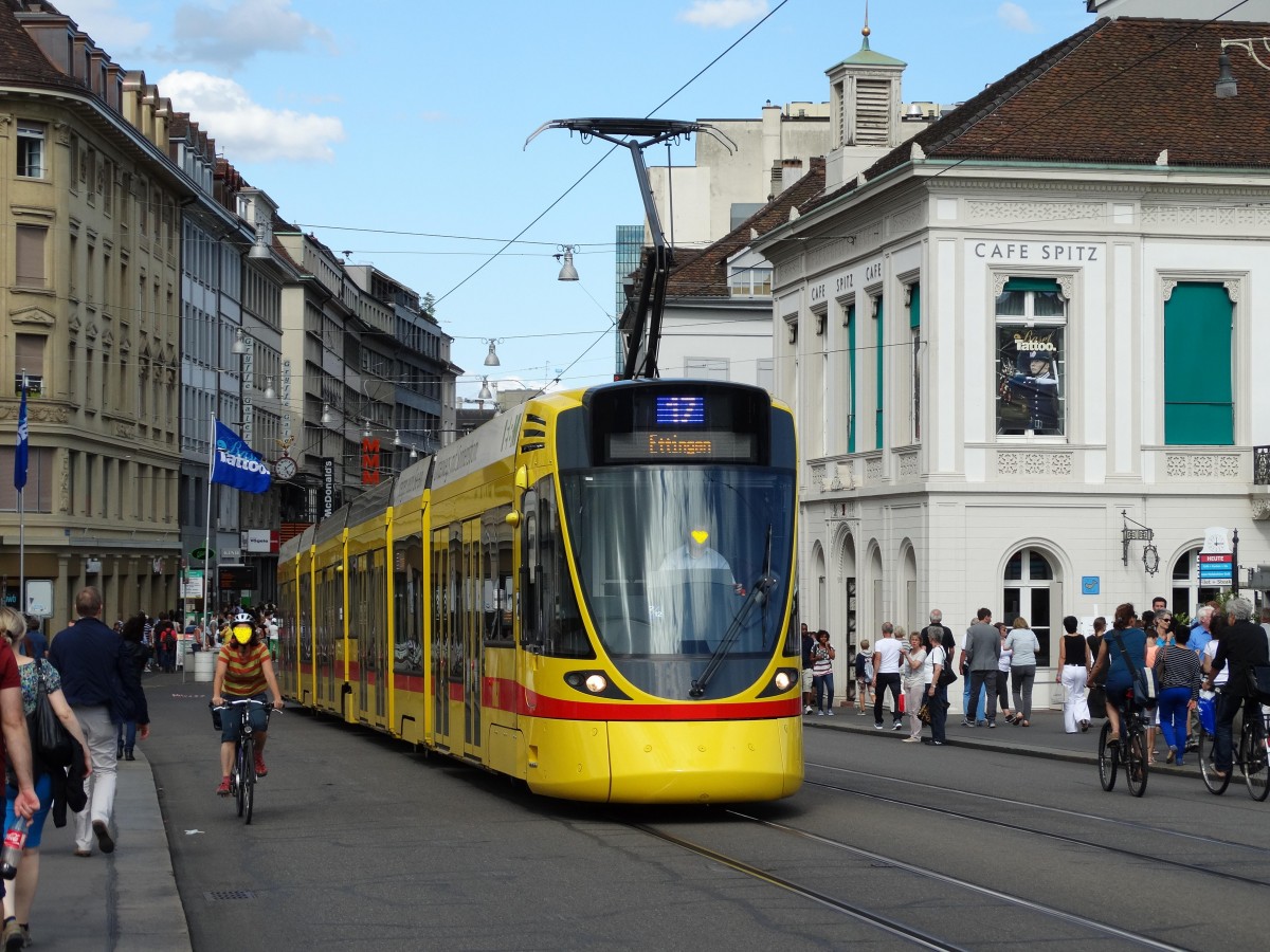 BLT Basel Stadler Be 6/10 Tango am 25.07.15 in Basel Mittlere Brücke