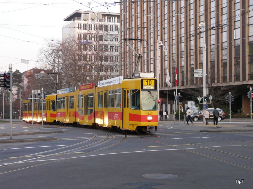 BLT - Be 4/8  219 und Be 4/8 unterwegs auf der Linie 10 in Basel 21.12.2013