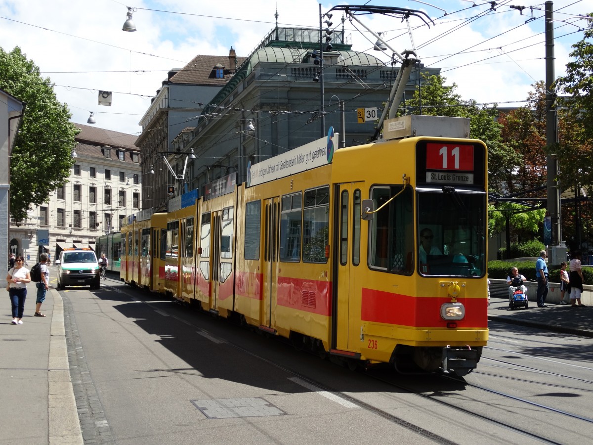 BLT Be 4/8 236 am 25.07.15 in Basel Bankverein 