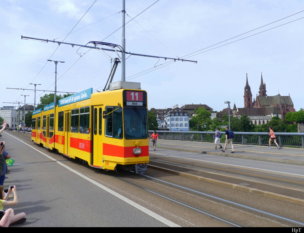 BLT - Be 4.8  246 unterwegs an der Tramparade in der Stadt Basel am 22.05.2022