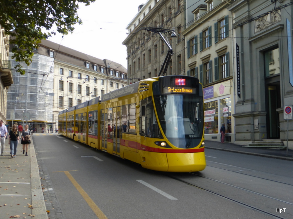 BLT - Be 6/10  157 unterwegs auf der Linie 11 in der Stadt Basel am 20.09.2014
