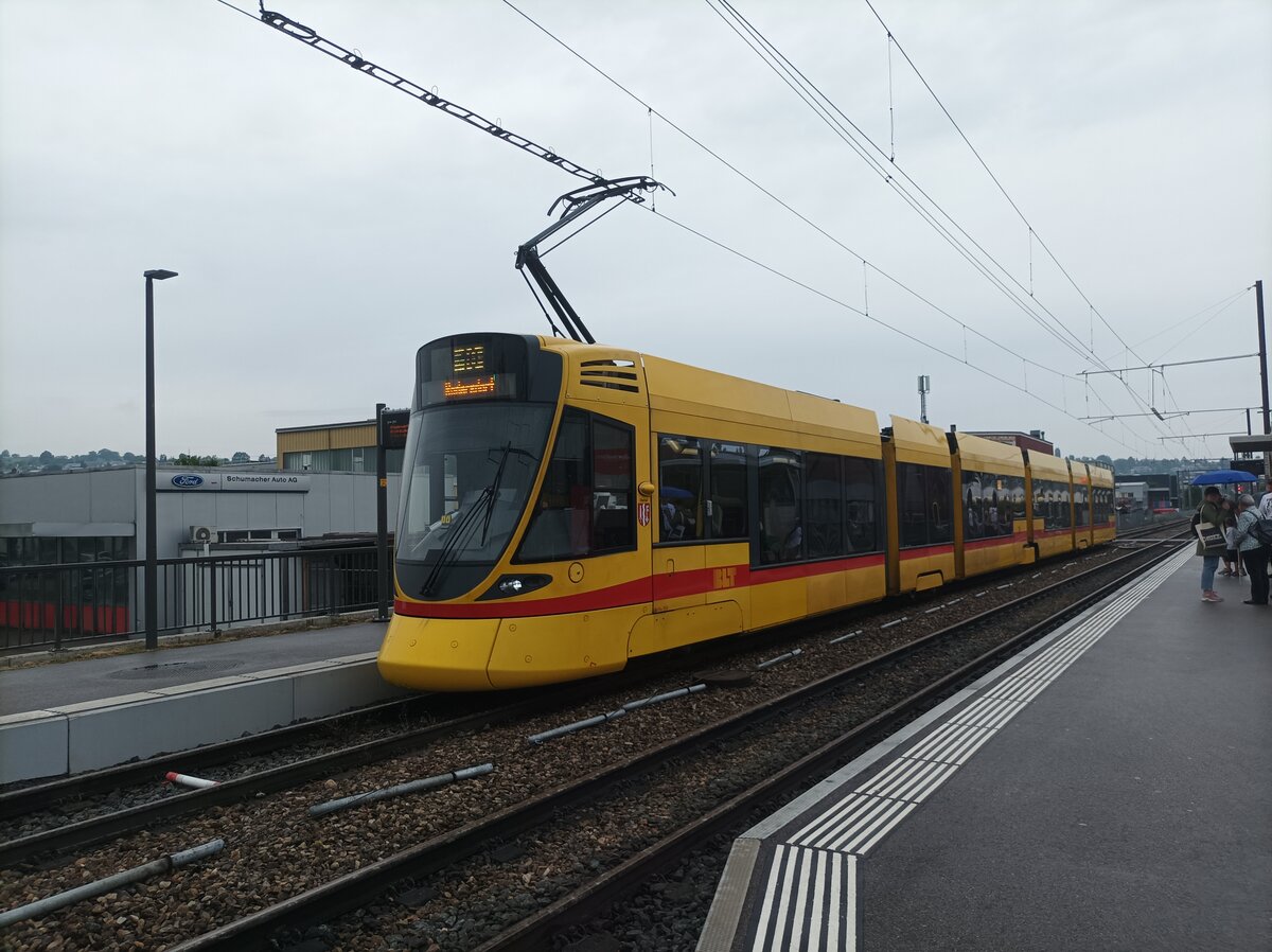 BLT Be 6/10 Auf der Linie 10 Rodersdorf an der Haltestelle Hüslimatt am 8.6.24 