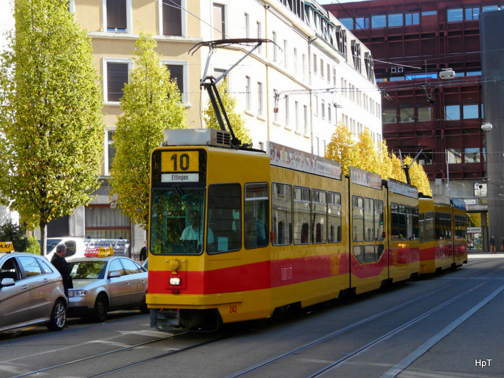 BLT - Tram Be 4/8 242 unterwegs auf der Linie 10 vor dem Bahnhof Basel SBB am 24.10.2013
