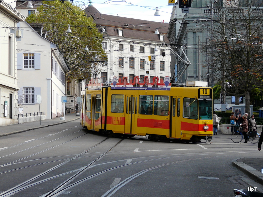 BLT - Tram Be 4/8  211 unterwegs auf der Linie 10 in Basel am 09.11.2013