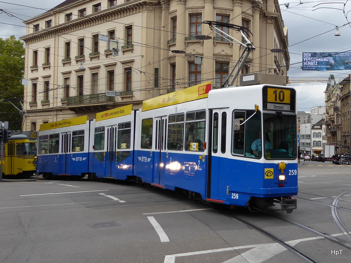 BLT - Tram Be 4/8  259 unterwegs auf der Linie 10 in der Stadt basel am 06.10.2015