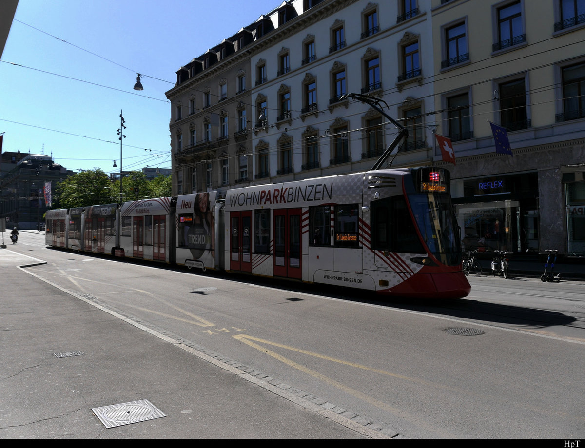 BLT - Tram Be 6/10  187 unterwegs in der Stadt Basel am 01.06.2020