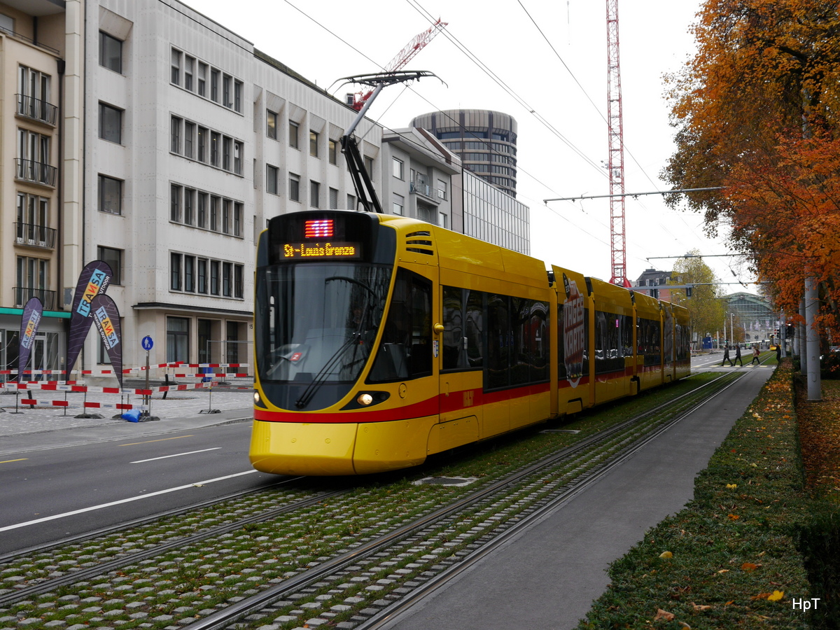 BLT - Tram Be 6/8 160 unterwegs auf der Linie 11 in Basel am 20.11.2017