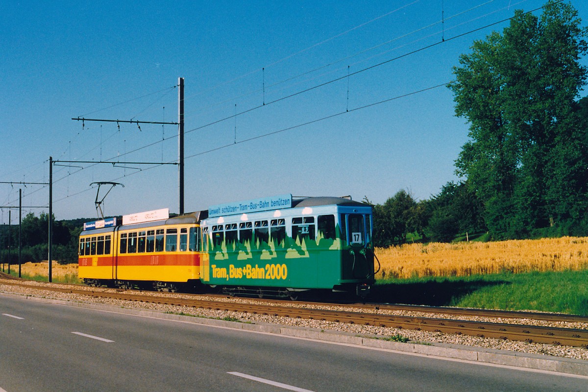 BLT: Tramzug der Linie 17 (Basel-Ettingen) mit dem Be 4/6 104 und einem B3 (ehemals BVB) im Juni 1983 auf der Fahrt nach Basel.
Foto: Walter Ruetsch