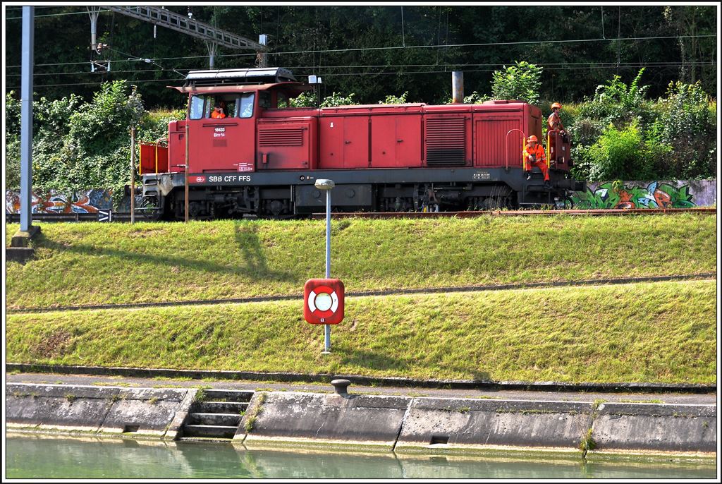 Bm 4/4 18433 bei dr Schiffsanlegestelle Waldhaus in Birsfelden Hafen. (04.09.2014)