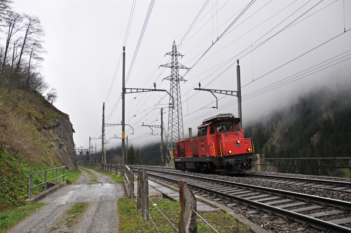 Bm 4/4 18437, welche in Erstfeld stationiert ist, befindet sich am 28.04.2015 kurz vor der Station Göschenen an der Gotthard-Nordrampe. 