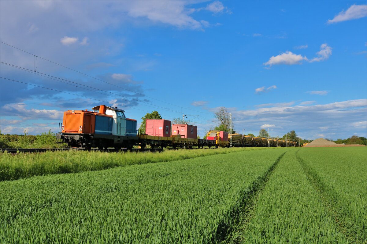 BM Bahndienste 212 261-2 am 22.05.21 bei Frankfurt Mainkur bei Bauarbeiten 