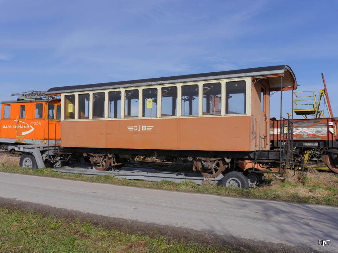 BMK - ex asm  /SN B  Personenwagen 2 Kl. B 23 abgestellt in Kallnach am 18.01.2015