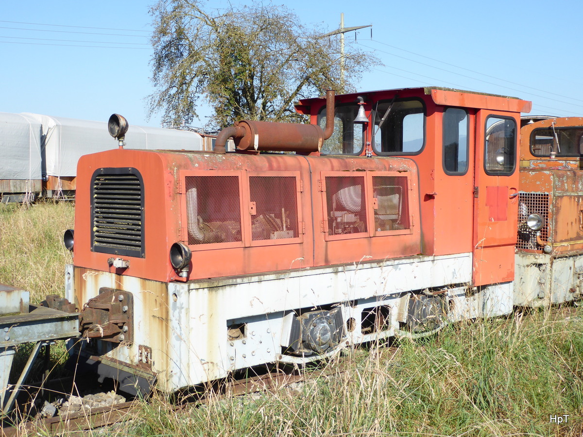 BMK - Feldbahn Lok abgestellt im Areal des BMK in Kallnach am 25.08.2016