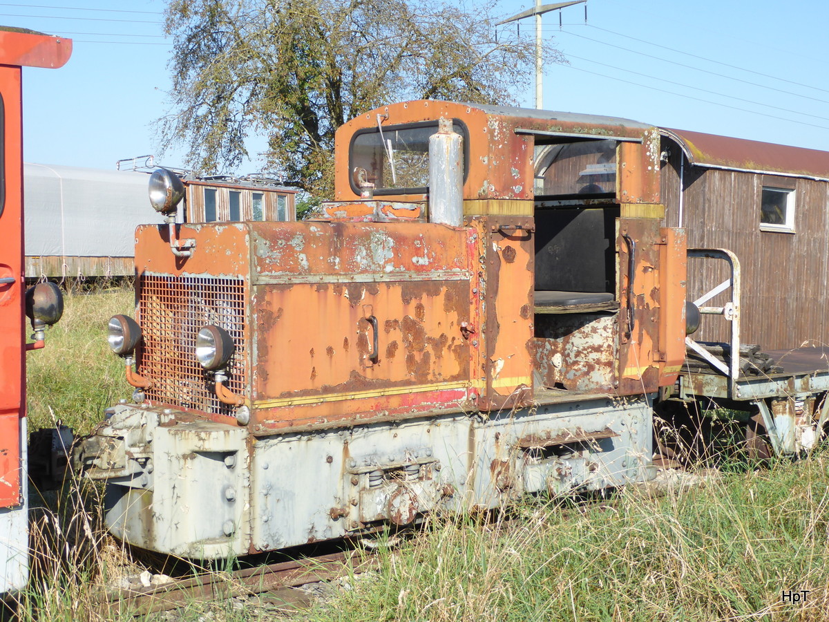 BMK - Feldbahn Lok abgestellt im Areal des BMK in Kallnach am 25.08.2016