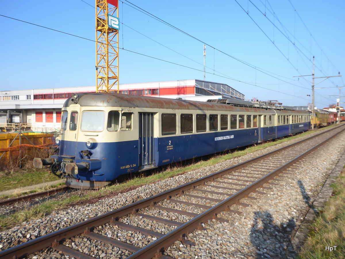 BMK - Reste vom Bahnmuseum Kerzers/Kallnach - Hier der ex BLS / OeBB Triebwagen ABDe 4/8 244 Abgestellt in Kallnach am 13.01.2018