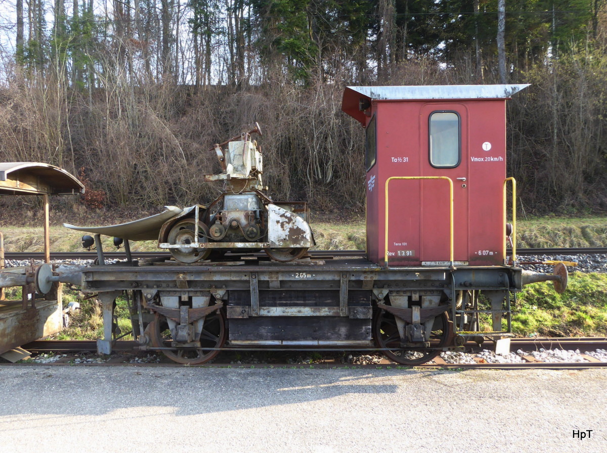 BMK - Reste vom Bahnmuseum Kerzers/Kallnach - Hier die Rangierlok der ex WM Ta 2/2 31 Abgestellt in Kallnach am 13.01.2018