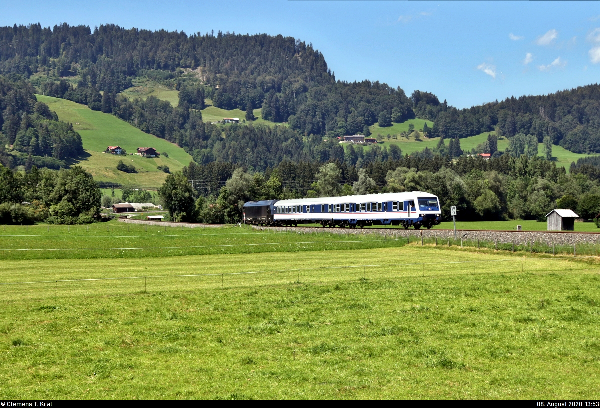 Bnrdzf 483 mit Schublok 223 014-2 (Siemens ER 20-014) unterwegs beim Campingplatz Oberstdorf.

🧰 Beacon Rail Leasing Limited (BRLL), vermietet an Die Länderbahn GmbH (DLB | Regentalbahn AG (RAG) | Netinera Deutschland GmbH | Ferrovie dello Stato Italiane S.p.A.)
🚝 ALX84138 (alex süd) Immenstadt–Oberstdorf
🚩 Bahnstrecke Immenstadt–Oberstdorf (Illertalbahn | KBS 975)
🕓 8.8.2020 | 13:53 Uhr