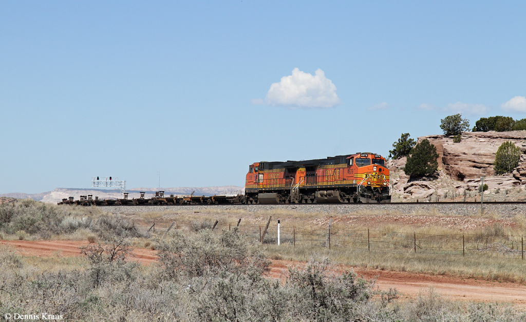 BNSF 4679 mit Güterzug am 31.03.2015 bei Gallup.