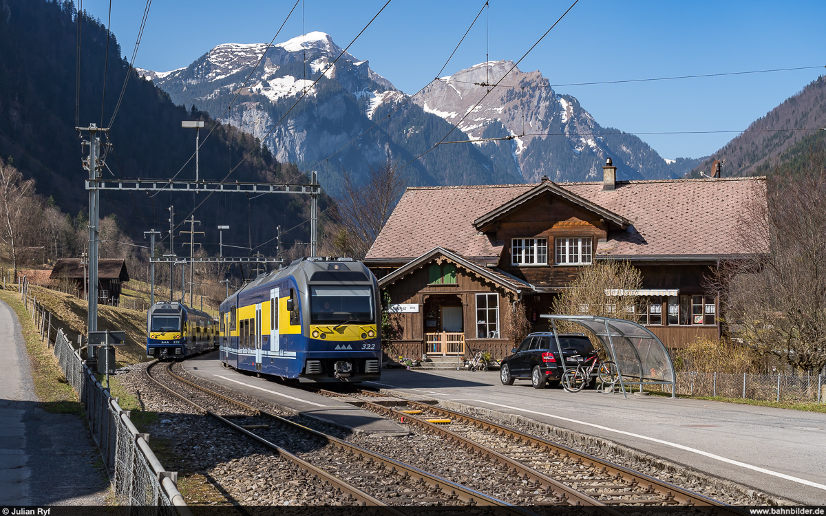 BOB ABDeh 8/8 322 & 325 / Lütschental, 26. März 2022<br>
ausserordentliche Kreuzung aufgrund Extrazügen für das Snowpenair Grindelwald