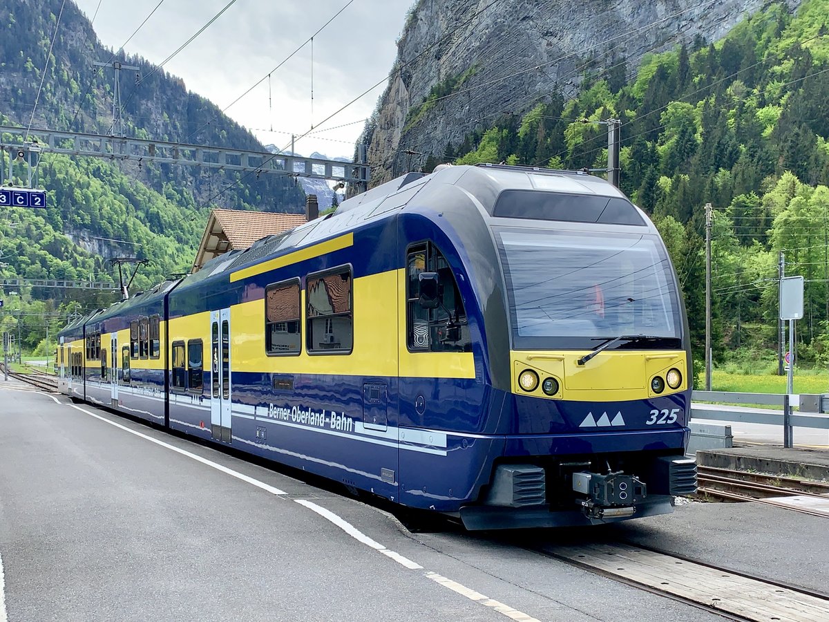BOB ABDeh 8/8 325 aus Grindelwald am 3.5.20 nach der Einfahrt in Zweilütschinen.
