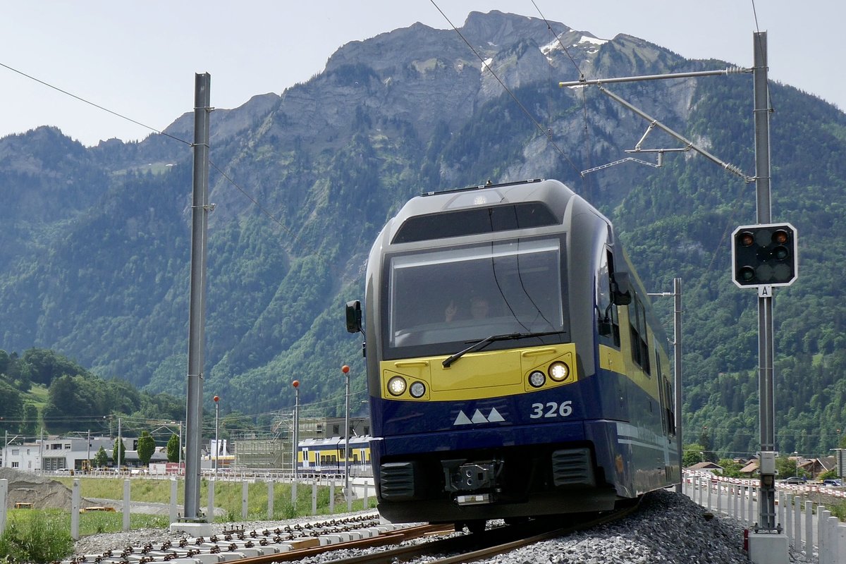 BOB ABDeh 8/8 326 am 22.5.20 auf dem neuen im Bau befindlichen Kreuzungsstelle beim Flugplatz Interlaken.