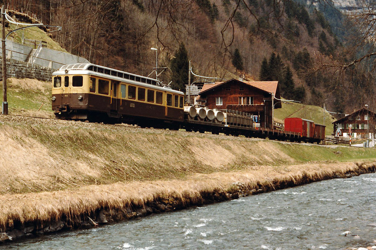 BOB: Güterzug mit dem ABDeh 4/4 302 bei Lauterbrunnen im März 1986.
Foto: Walter Ruetsch