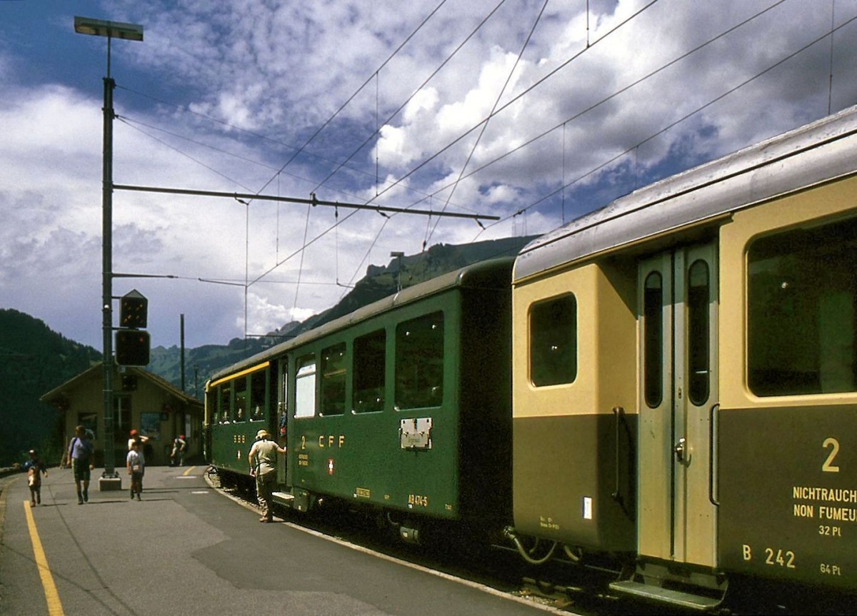 BOB-Zug in Grindelwald mit dem SBB-Brünigwagen AB 474 am 4.August 1997. 