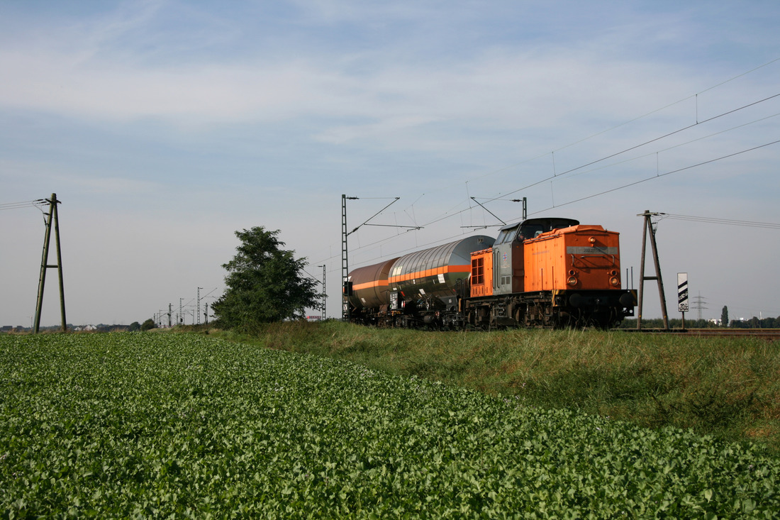 Bocholter Eisenbahn Gesellschaft 202 271 mit einer Übergabe von Emmerich nach Dormagen.
Fotografiert am 22. September 2010 in Nievenheim, einem Ortsteil von Dormagen.