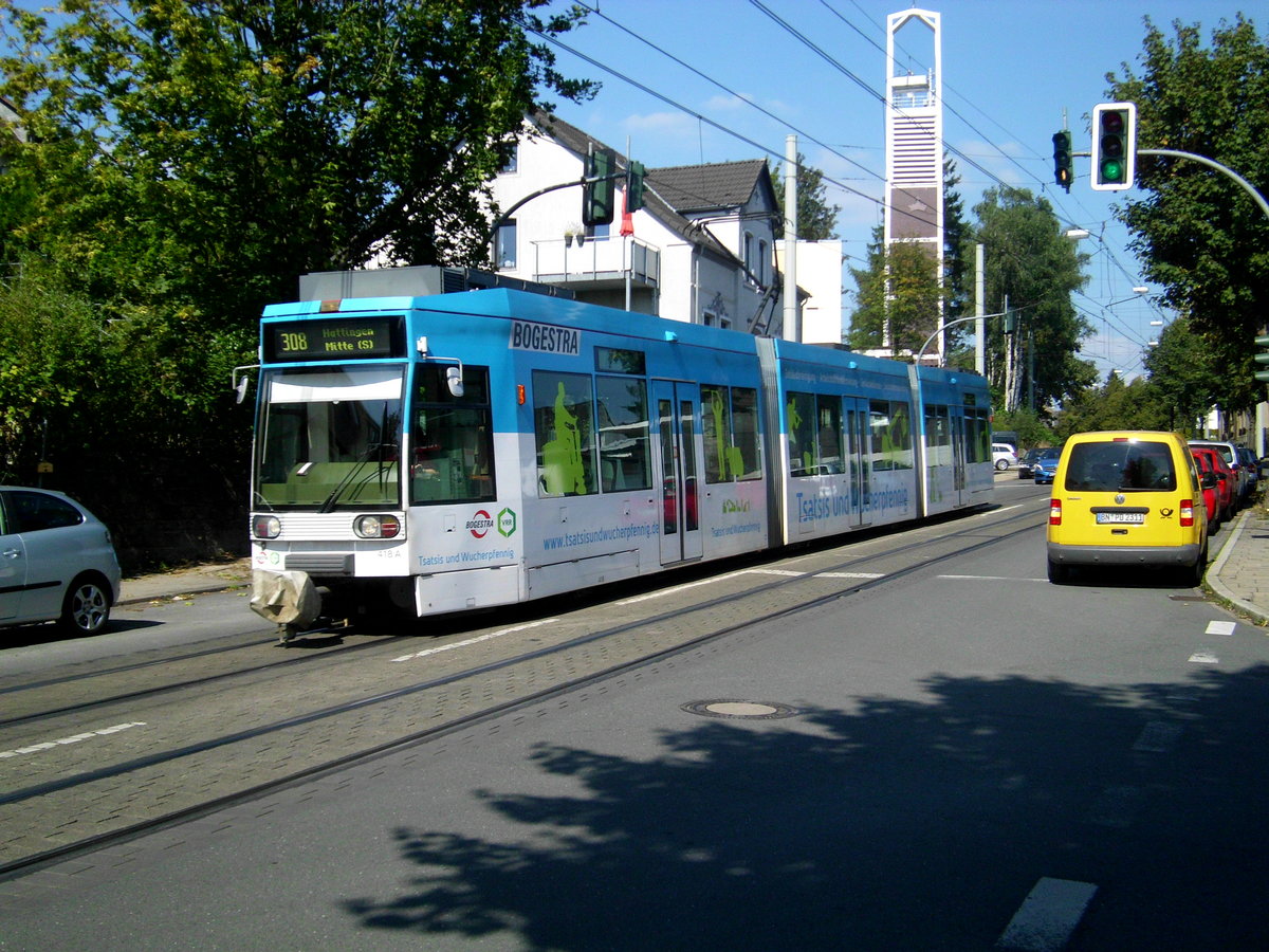 Bochum: Straßenbahnlinie 308 nach S-Bahnhof Hattingen Mitte an der Haltestelle Bochum Denkmalstraße.(6.9.2016) 
