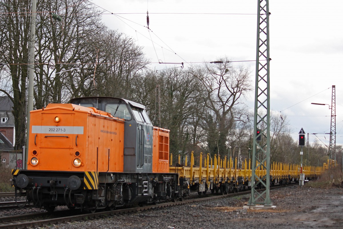 BoEG 203 271 am 12.4.13 mit einem Bauzug in Ratingen-Lintorf.