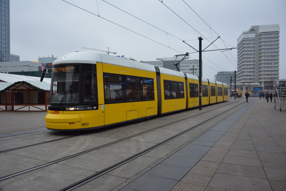 Bombardier Flexity Berlin (8022) auf der Linie M5 am 16.11.2014. Aufgenommen am Alexanderplatz.