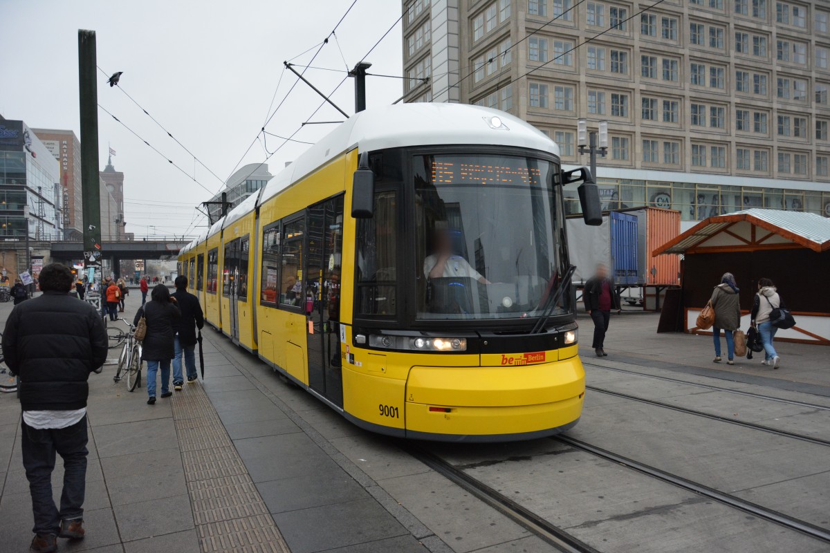 Bombardier Flexity Berlin (9001) auf der Linie M5 am 16.11.2014. Aufgenommen am Alexanderplatz.