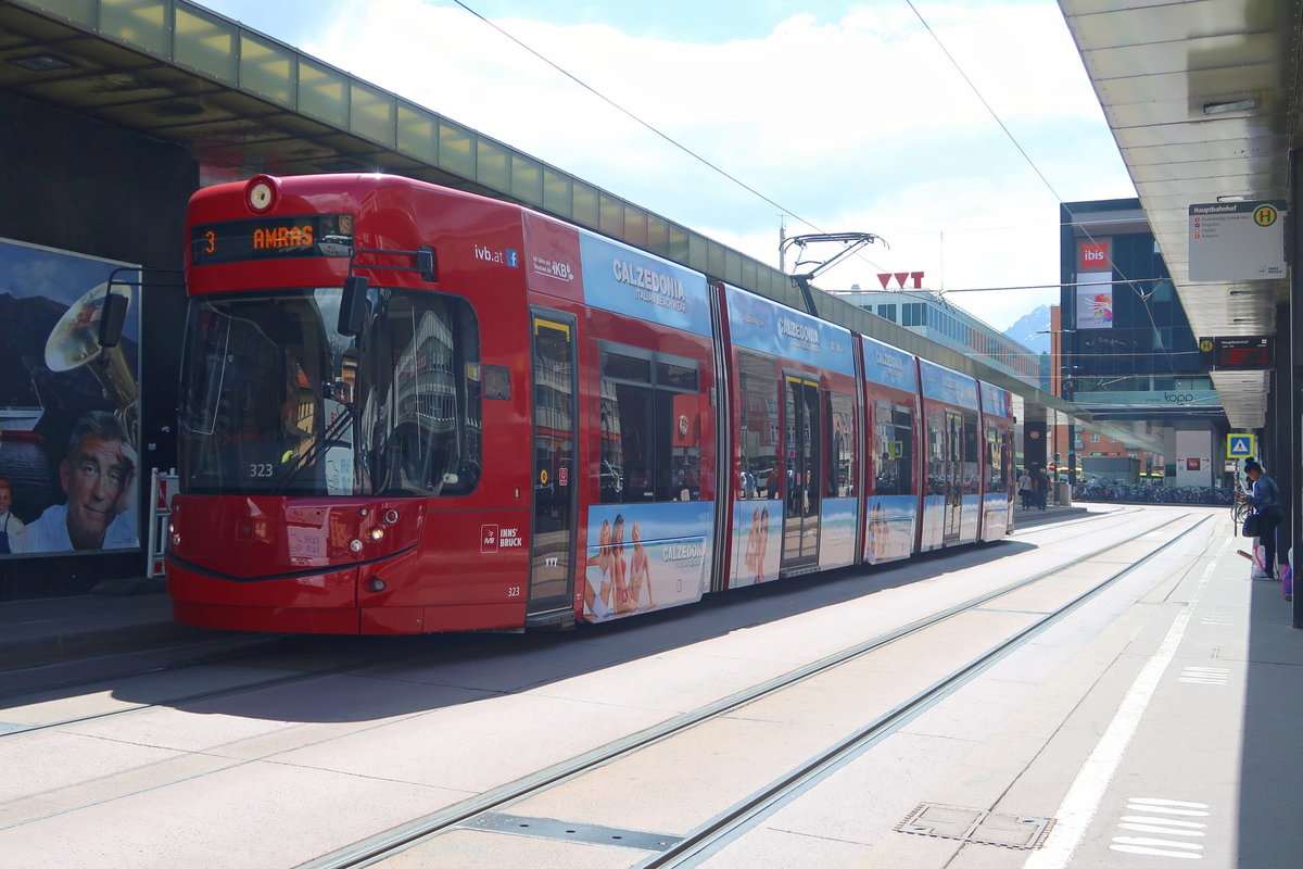 Bombardier Flexity Outlook der Innsbrucker Verkehrsbetriebe Tw. 323 als Linie 3 am Hauptbahnhof Innsbruck. Aufgenommen 14.5.2018.