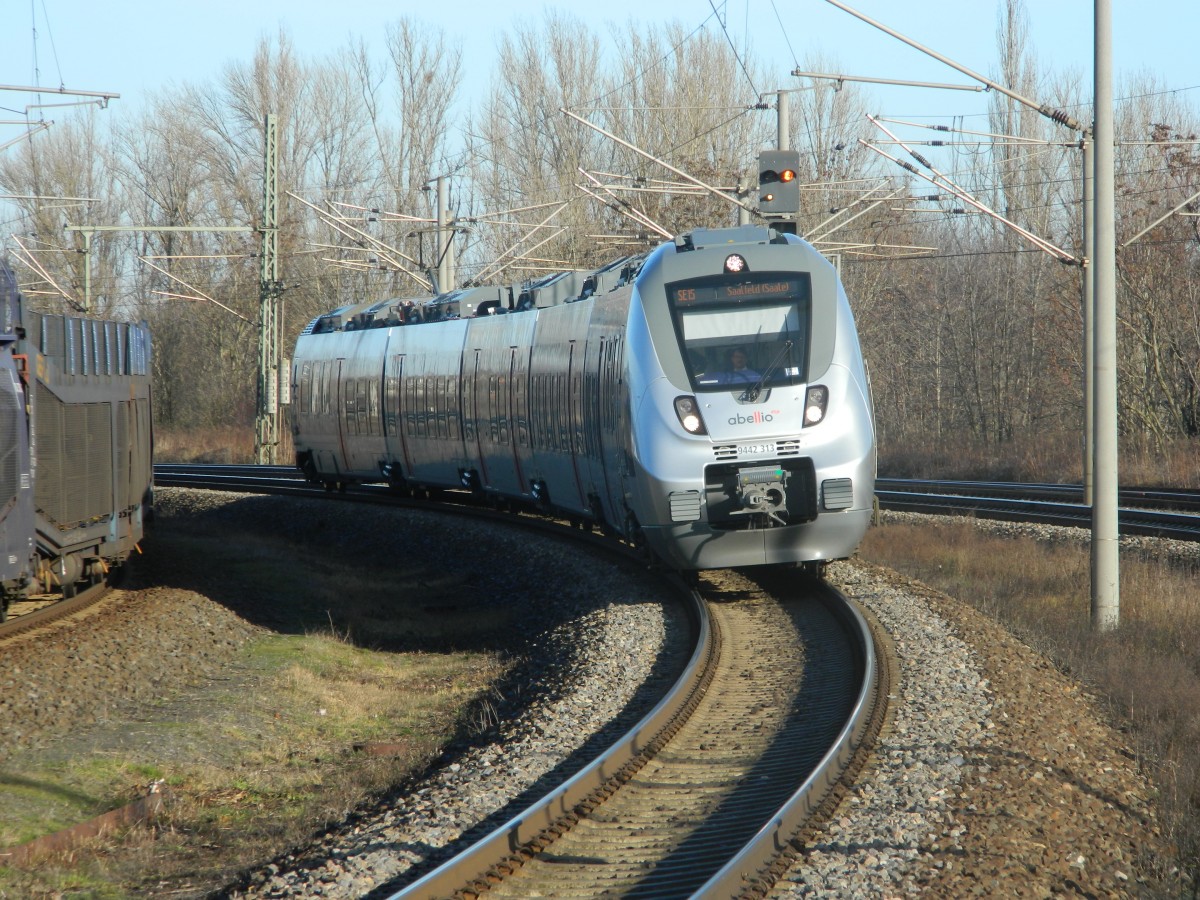 Bombardier Talent 2 der Abellio-Rail auf Linie SE15: 9442 313 nach Saalfeld fährt am 14.01.2016 in den Bhf Weißenfels ein.