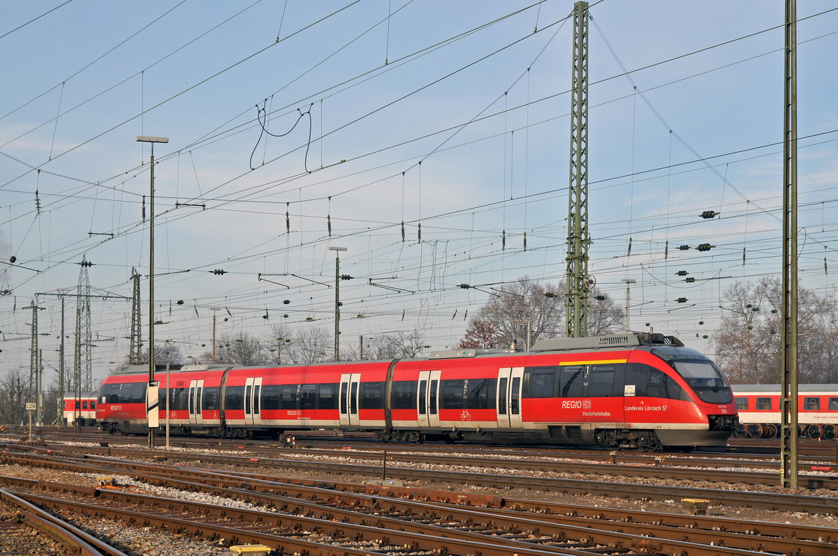 Bombardier Treibzug 644 558-8 der Hochrheinbahn, verlässt den Badischen Bahnhof. Die Aufnahme stammt vom 12.12.2016. 