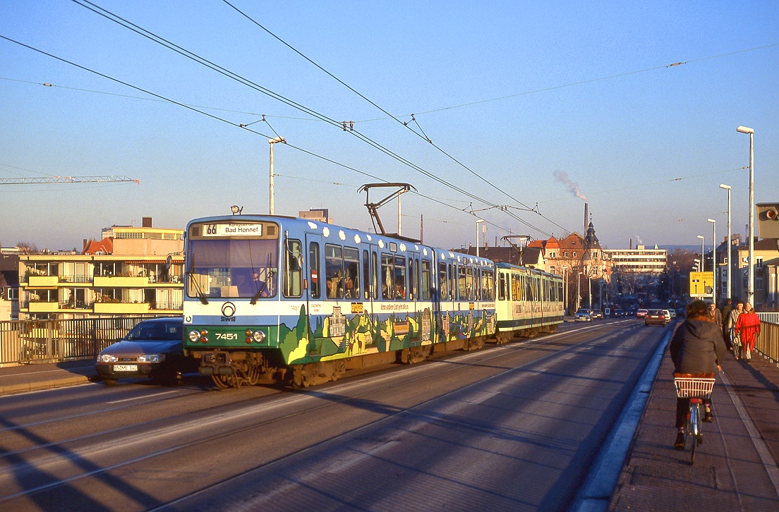 Bonn 7451 + 8375, Kennedybrücke, 04.01.1995.
