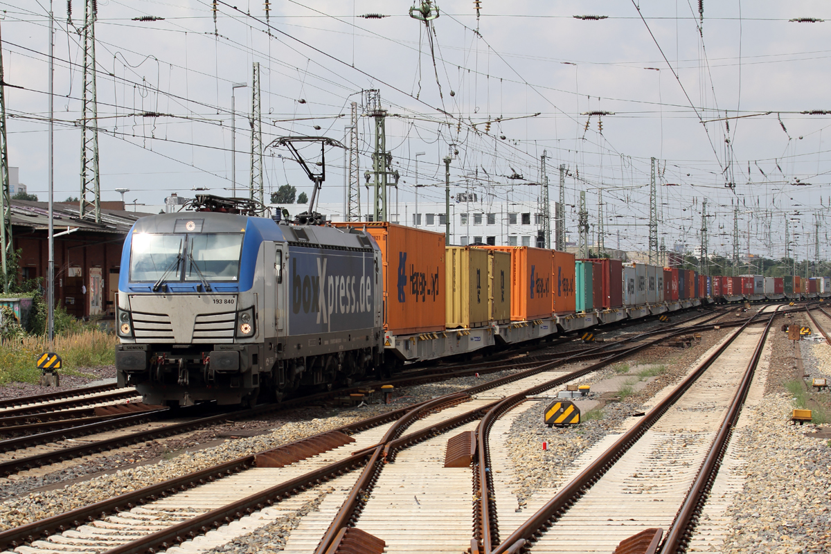 BoxXpress 193 840 durchfährt Bremen Hbf. 5.8.2017