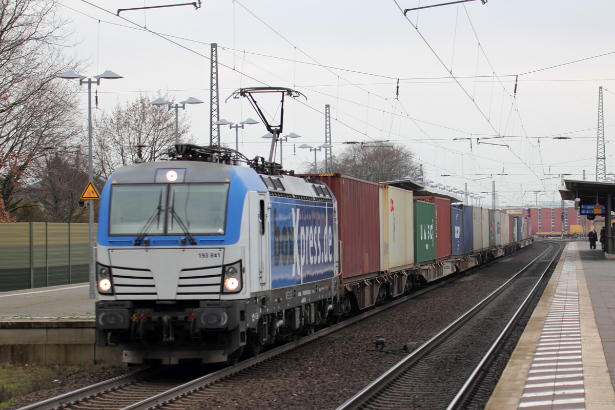 BoxXpress 193 841 durchfährt Nienburg(Weser) 18.12.2018