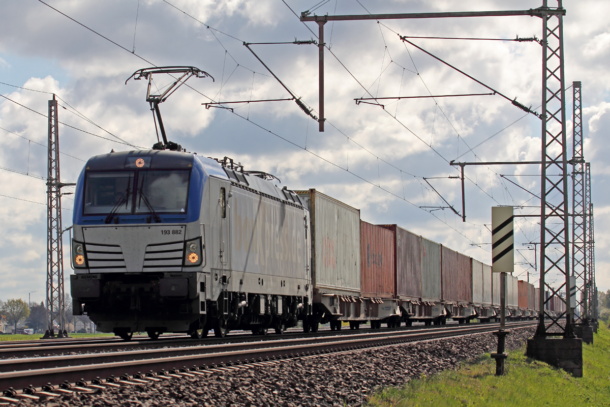 BoxXpress 193 882 durchfährt Dedensen-Gümmer 19.4.2017