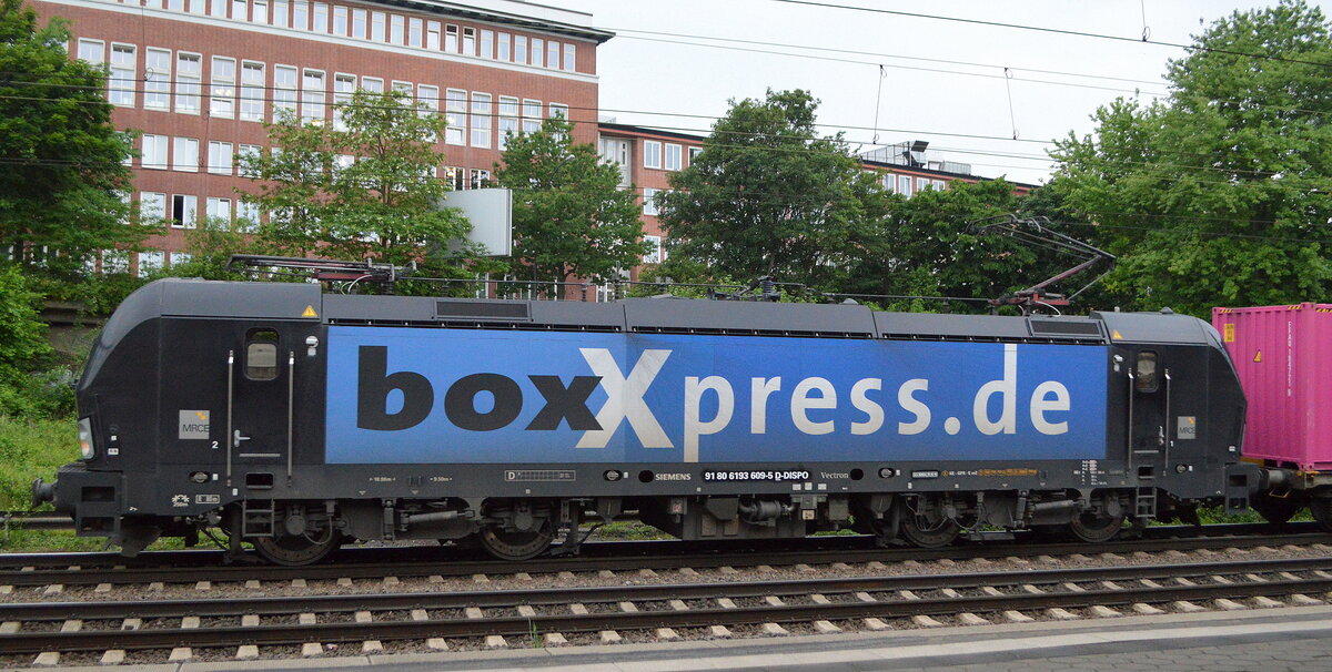 boxXpress.de GmbH, Hamburg [D] mit der MRCE Vectron  X4 E - 609   [NVR-Nummer: 91 80 6193 609-5 D-DISPO] und Containerzug am 07.06.21 Durchfahrt Bf. Hamburg-Harburg.