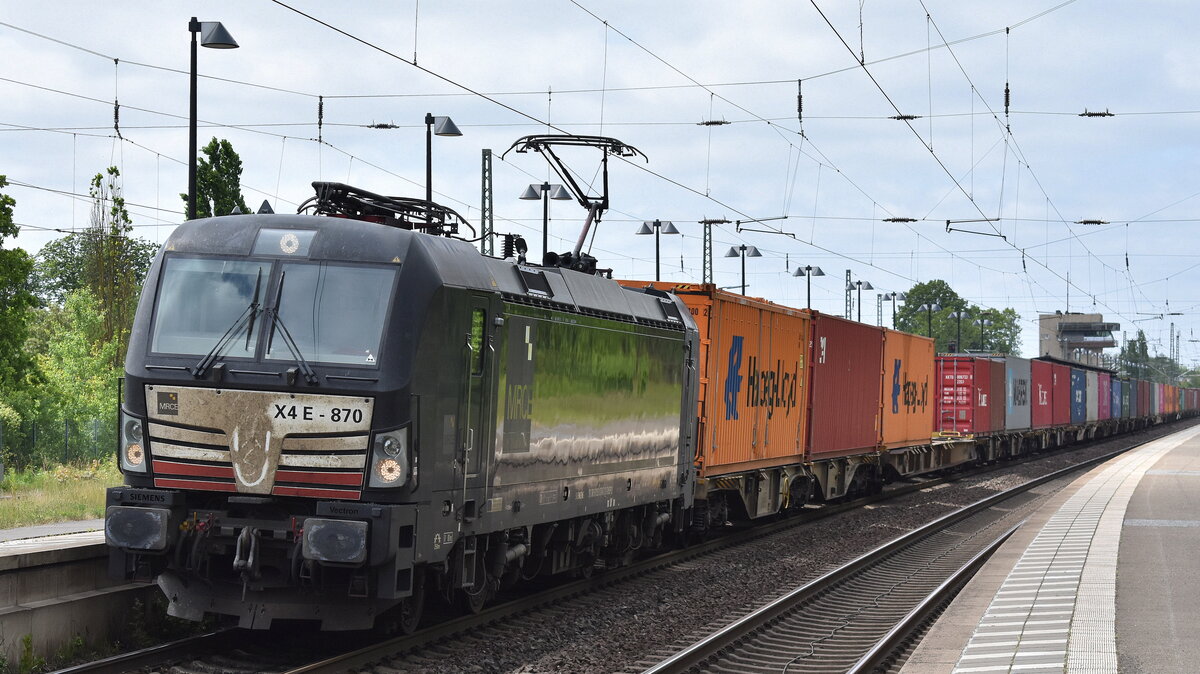 boxXpress.de GmbH, Hamburg [D] mit der MRCE Vectron  X4 E - 870  [NVR-Nummer: 91 80 6193 870-3 D-DISPO] und einem Containerzug Richtung Hamburg am 01.06.23 Durchfahrt Bahnhof Uelzen.