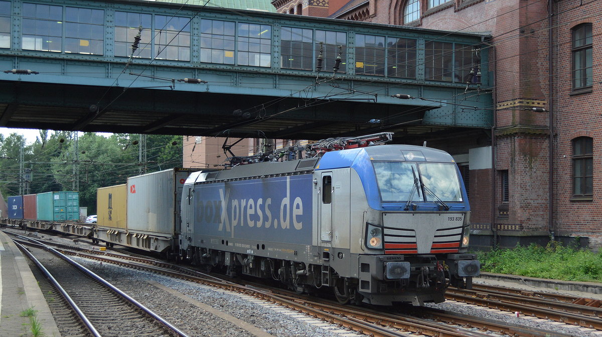 boxXpress.de GmbH mit ihrer  193 835  [NVR-Number: 91 80 6193 835-6 D-BOXX] und Containerzug Richtung Hamburger Hafen am 18.06.19 Bahnhof Hamburg-Harburg.