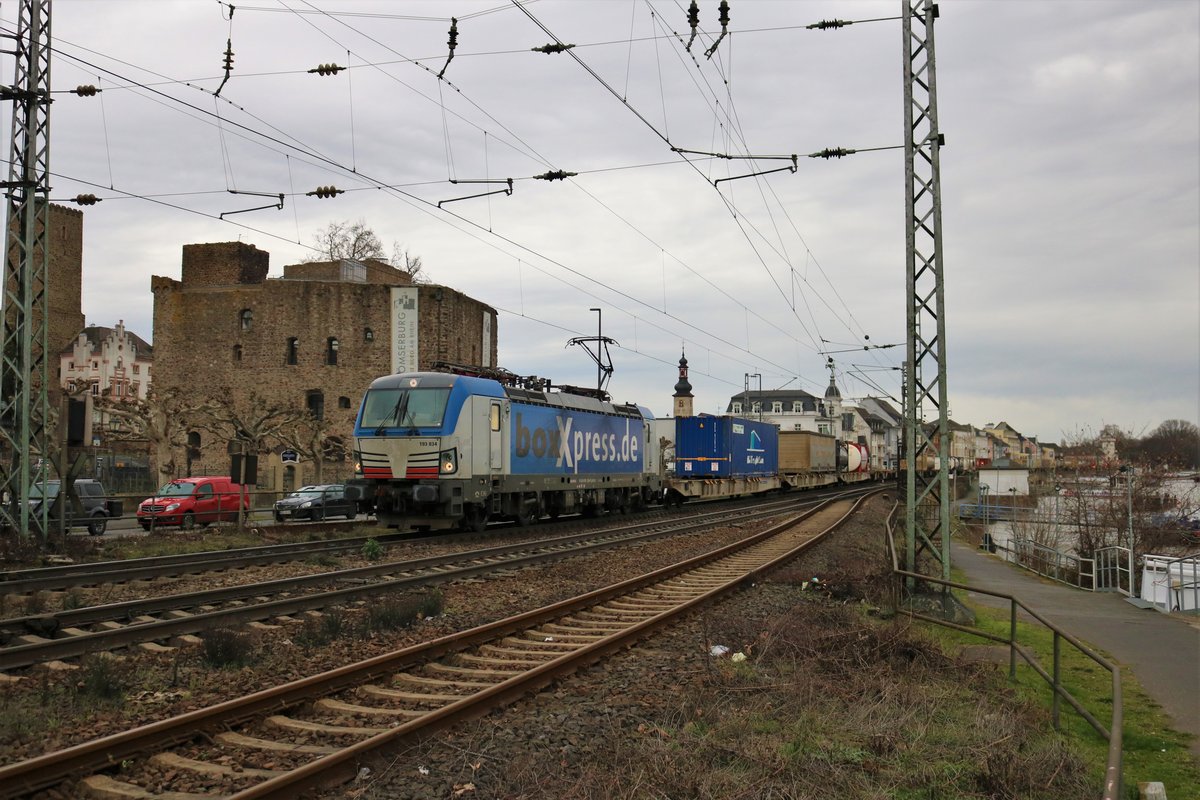 boxXpress.de Siemens Vectron 193 834-9 mit Containerzug in Rüdesheim am Rhein am 22.02.20